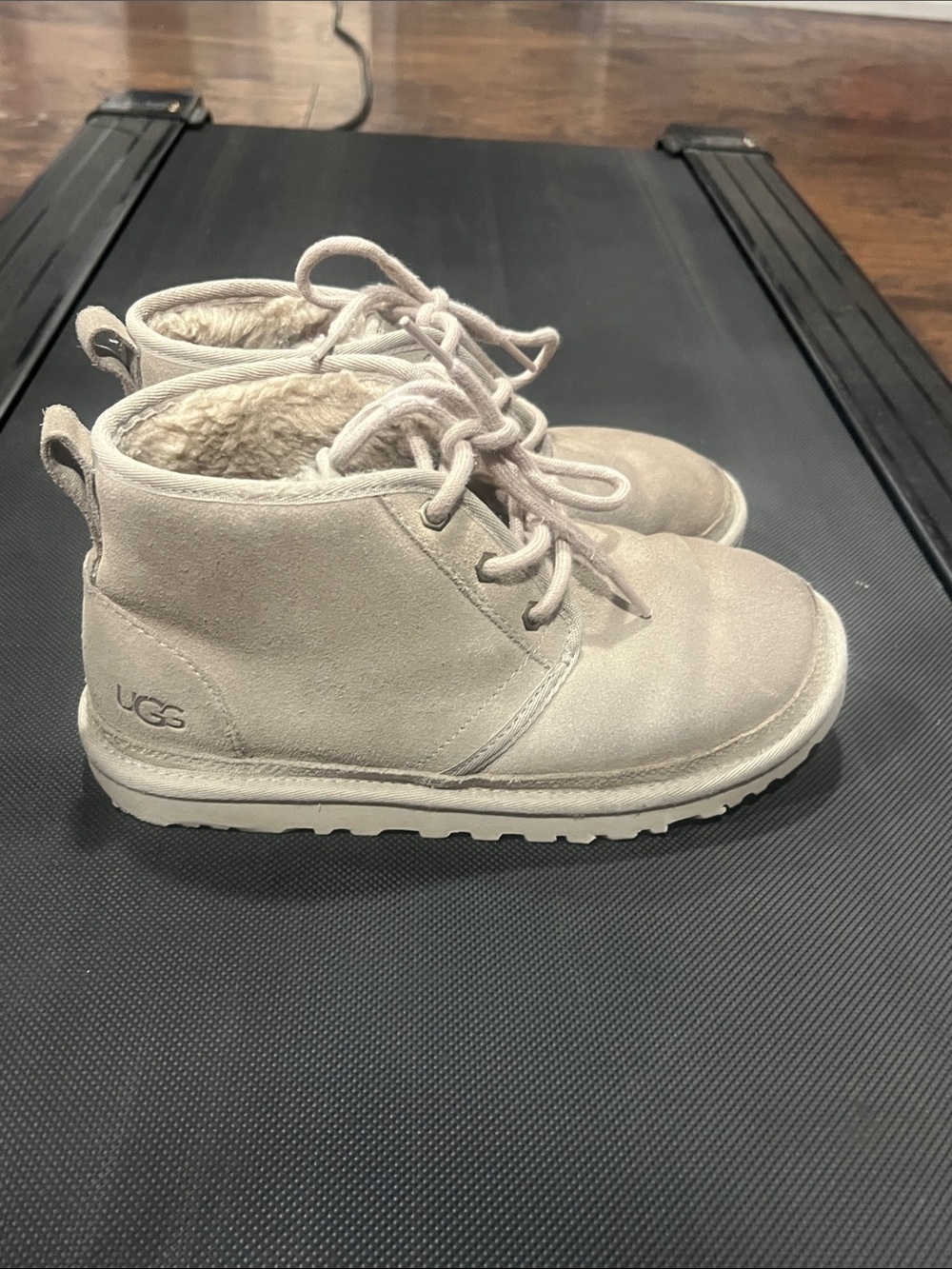 UGG woman’s Neumel Chukka Boot in Sand size 7